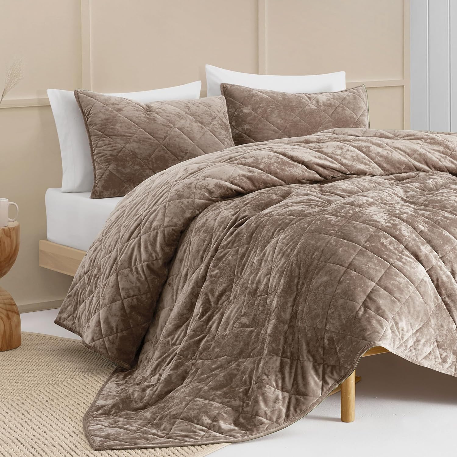 Wonderful Luxury Velvet Brown Quilt Set Queen, Diamond Stitch Pattern Bedding, Lightweight Ultra-Soft Skin-Friendly, All-Season, Versatile as Comforter/Bedspread for Adults Teens Kids Bedroom,94"x94"
